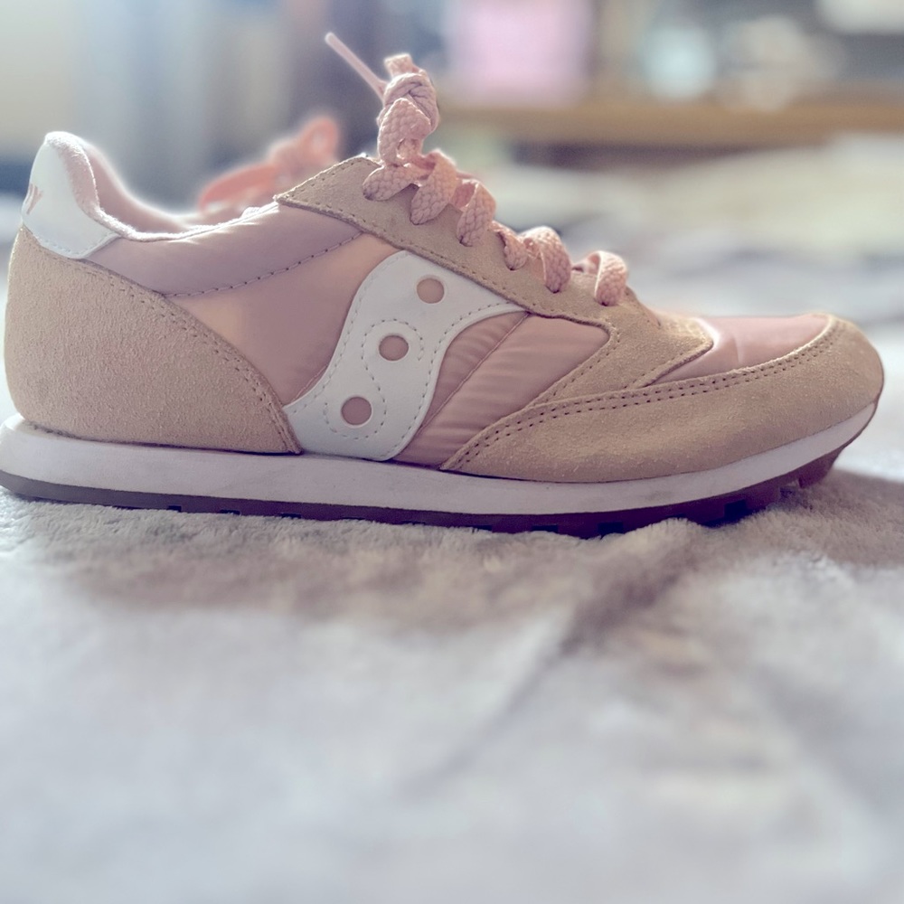 Saucony pink running show Women